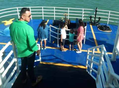 Buffet-Mittagessen an Bord während einer Panamakanal Bootstour